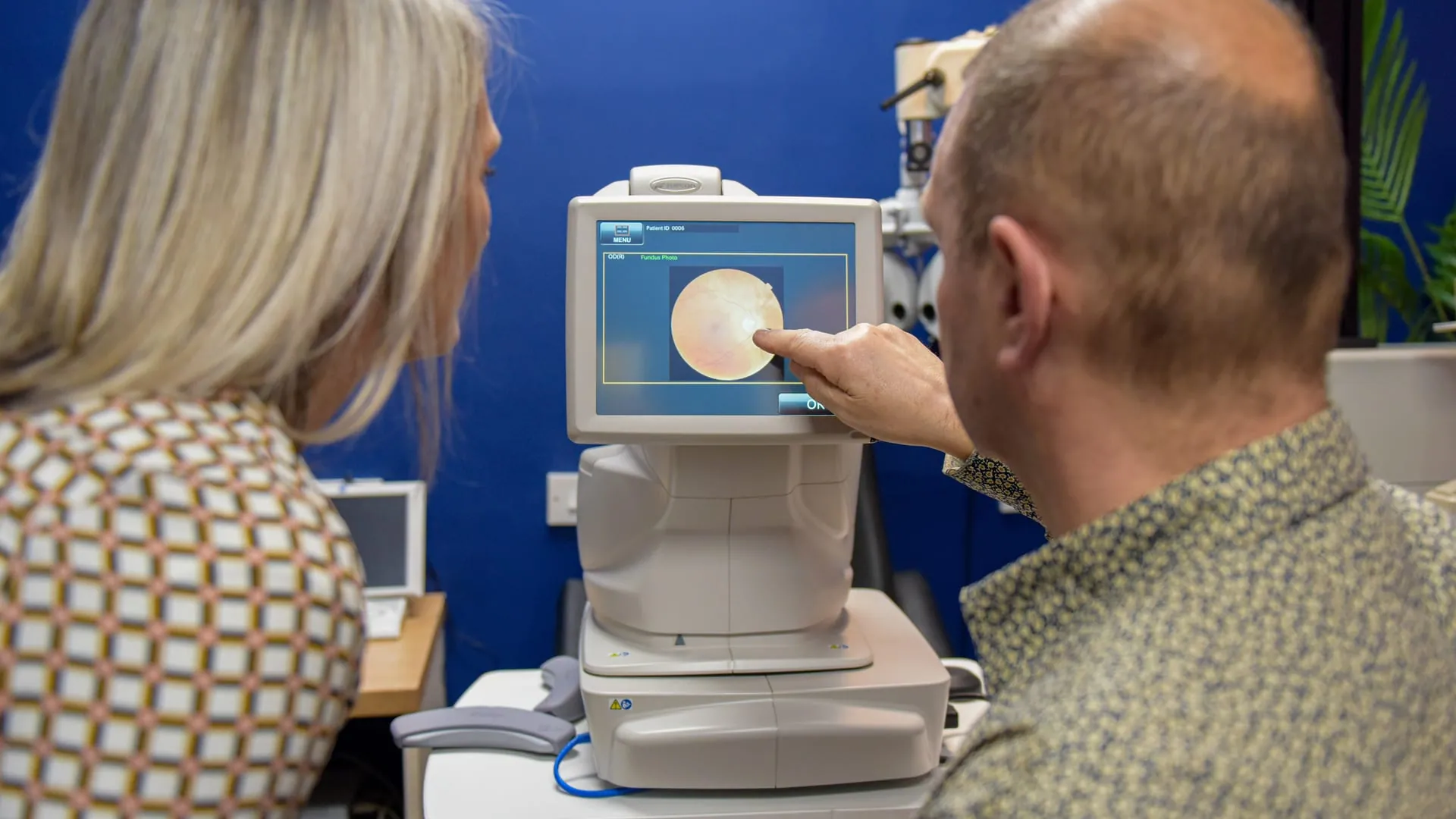 What are the early signs of glaucoma?