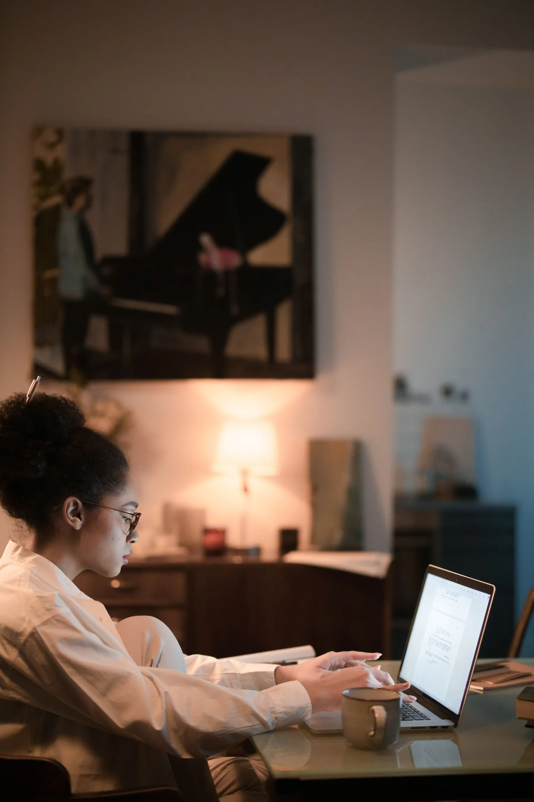 Can screens and eye strain cause headaches?