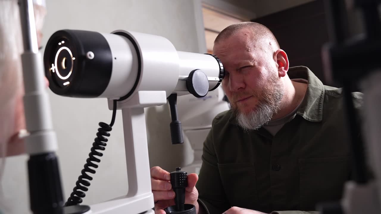 The art of a proper fit: what your optician should be looking for — STOTTS. Journal
